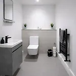 Luxury 2 Bed House Centre With Parking * Leeds