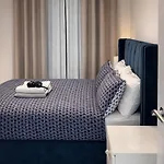 Apartment Luxury 2 Bed House Centre With Parking *