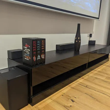 Clearview Platinum Leeds, Cinema, Roof Terrace And Free Parking ليدز