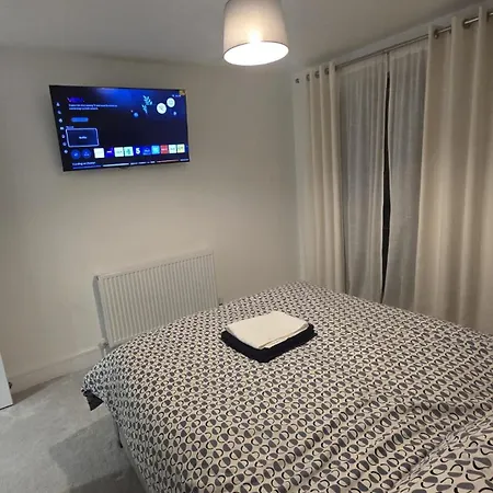 Luxury 2 Bed House Centre With Parking