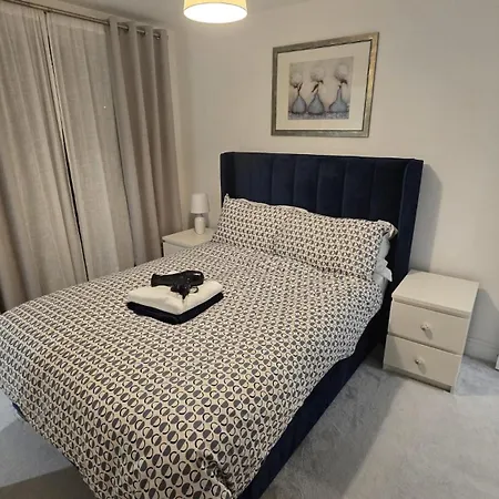 Luxury 2 Bed House Centre With Parking Appartement *