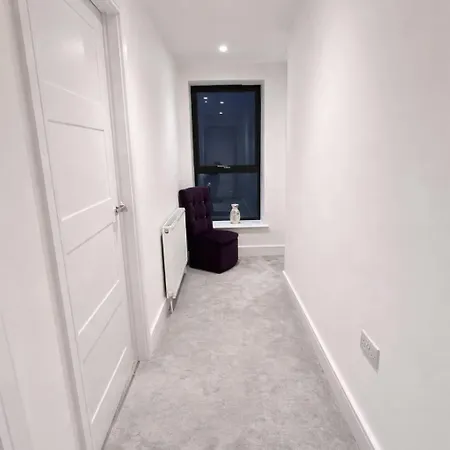 Clearview Platinum Leeds, Cinema, Roof Terrace And Free Parking