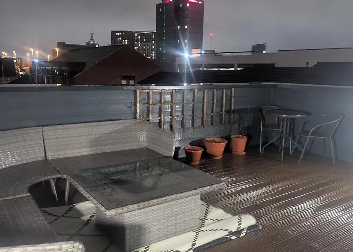 Апартаменти Luxury 2 Bed House Centre With Parking Лідс