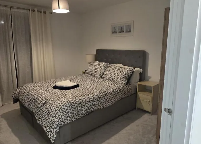 Luxury 2 Bed House Centre With Parking דירה