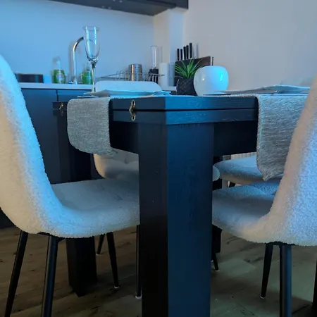 Luxury 2 Bed House Centre With Parking *