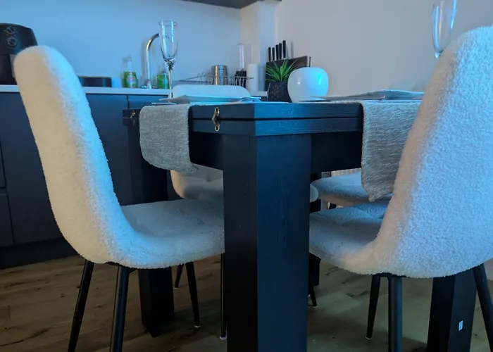 Luxury 2 Bed House Centre With Parking *